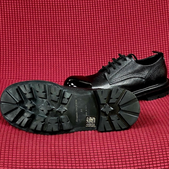 Alexander McQueen Glossy Black Derbys LIKE NEW - Picture 3 of 4